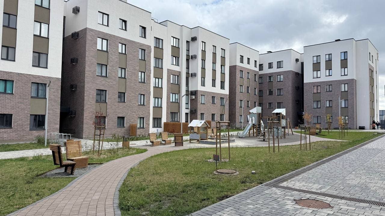 Отделка декоративным покрытием АМК из мраморной крошки — работа 12 из 24